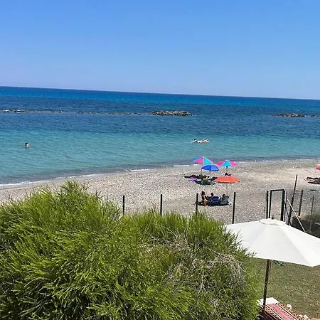 בית נופש Paradise Beachfront Villa, Porto Columbu, Sardinia
