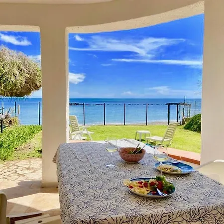 Hébergement de vacances Paradise Beachfront Villa, Porto Columbu, Sardinia *