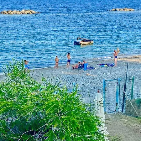 Дом отдыха Paradise Beachfront Villa, Porto Columbu, Sardinia Porto Columbu - Perd'E Sali