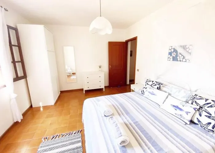 Дом отдыха Paradise Beachfront Villa, Porto Columbu, Sardinia Porto Columbu - Perd'E Sali
