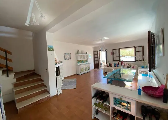 Paradise Beachfront Villa, Porto Columbu, Sardinia Дом отдыха Porto Columbu - Perd'E Sali
