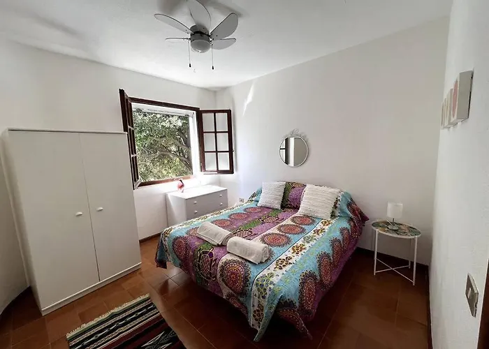 Paradise Beachfront Villa, Porto Columbu, Sardinia Дом отдыха